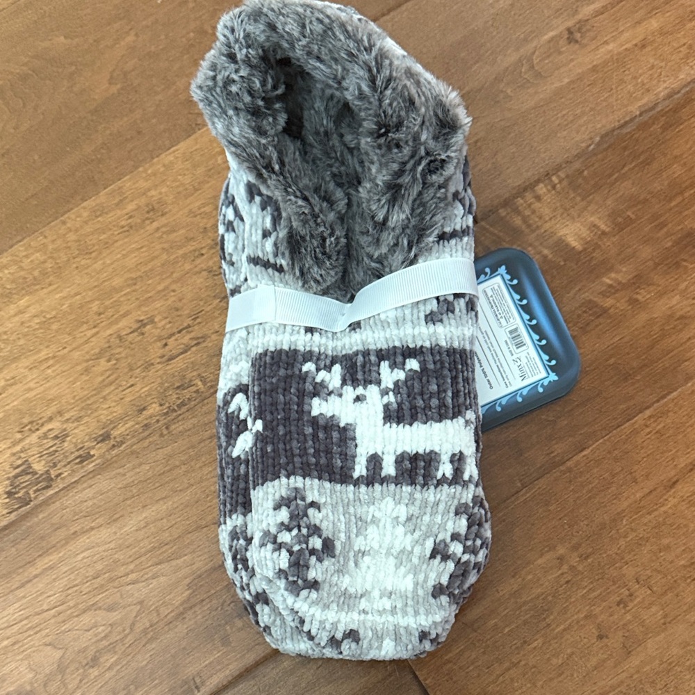 NWT Unisex Black:Gray Faux Fur Reindeer or snow flake slippers